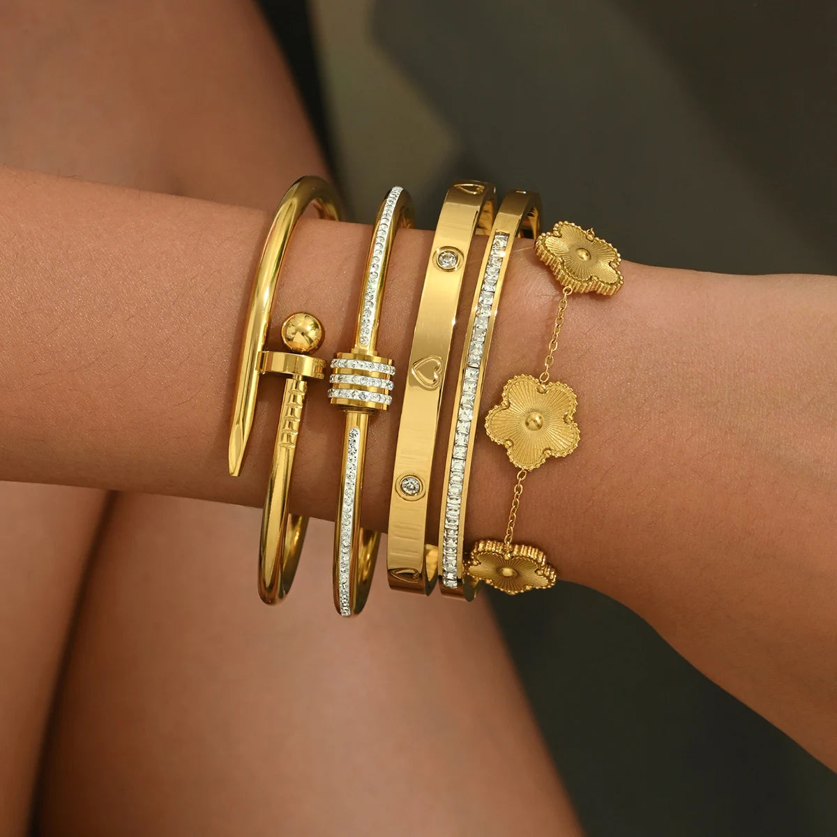Stylish Gold Four-Leaf Clover Lucky Bracelet