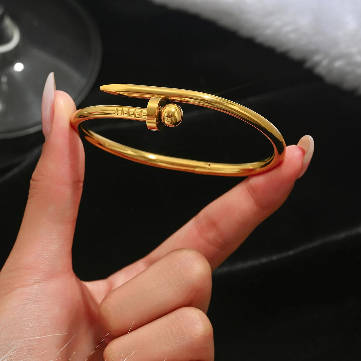 Stylish Gold Four-Leaf Clover Lucky Bracelet