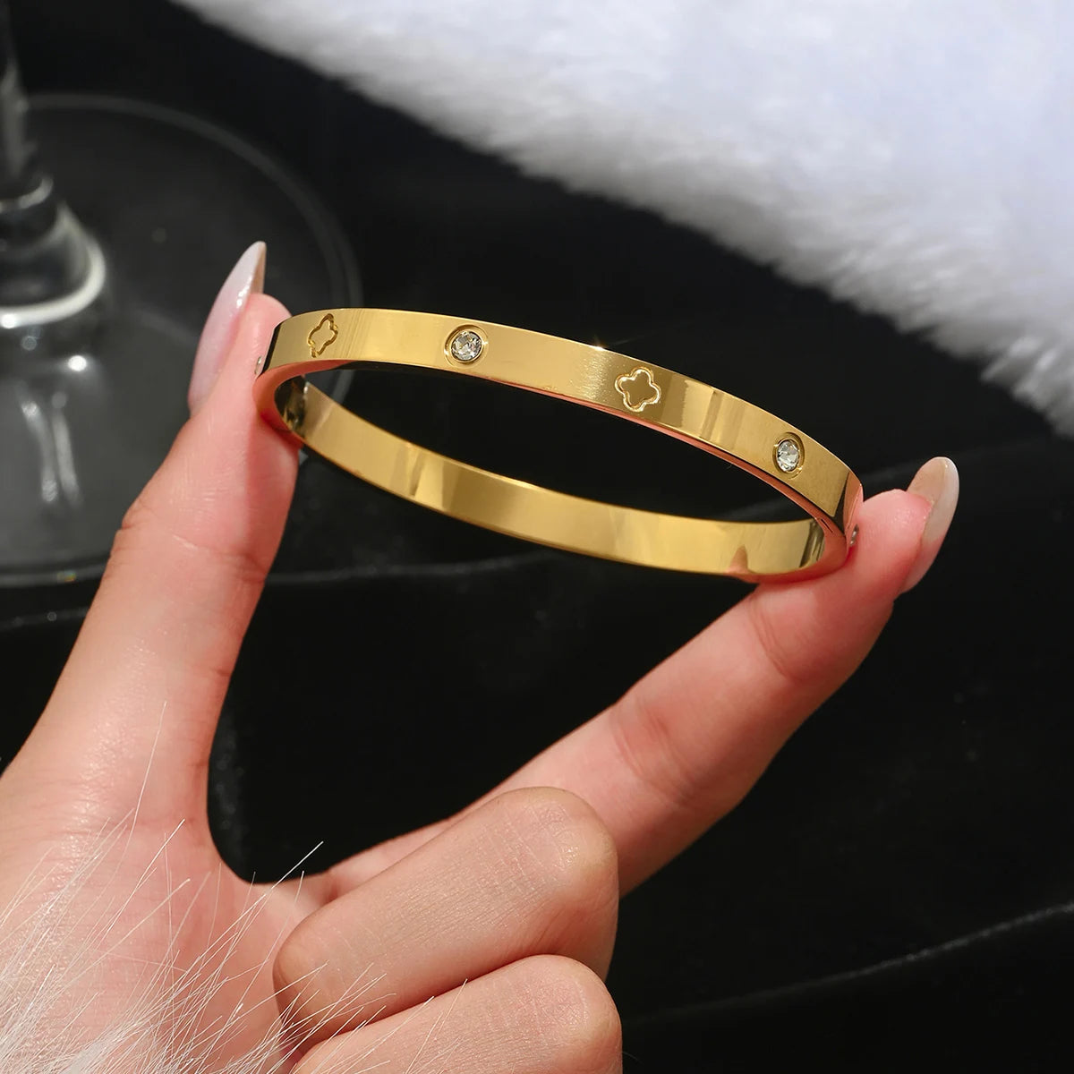 Stylish Gold Four-Leaf Clover Lucky Bracelet